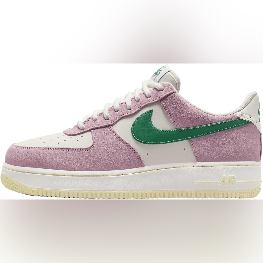 Nike Air Force 1 07 LV8 Nd in Sail/Medium Soft Pink/Alabaster/Malachite Size 9.5